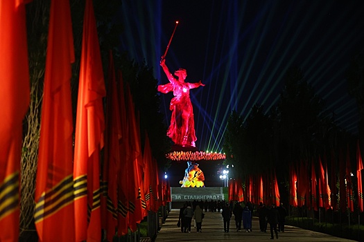 Участники форума СГ в Волгограде увидели представление "Свет Великой Победы"