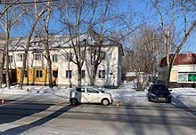 В Новосибирске 9-летний мальчик попал под машину на улице Новоуральской