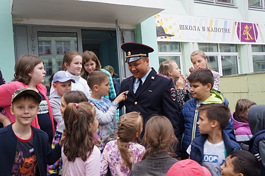 Полицейские Капотни посетили детский лагерь