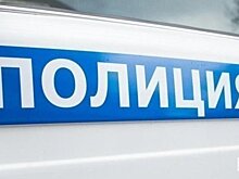 В Казани мужчина ногой разбил лобовое стекло припаркованного автомобиля — видео