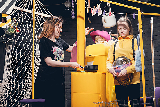 Горилла удочерит девочку на сцене новосибирского «Первого театра»