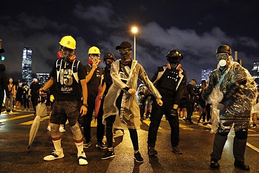 Fitch понизило рейтинг Гонконга на фоне массовых протестов
