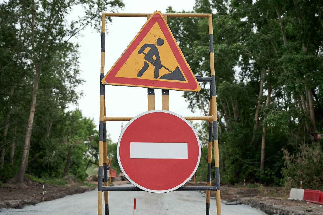 Рабочие частично перекрыли дорогу на Карлык под Новокузнецком из-за опасности обрушения