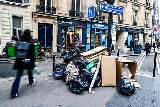 Глава национального профсоюза Франции призвал мусорщиков продолжать забастовку "как можно дольше"
