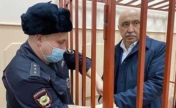 Экс-ректору КФУ Ильшату Гафурову продлили арест на четыре месяца