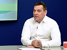 Российский мэр выплюнул выпавшую пломбу во время эфира