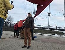Ведущая Первого канала Наташа Барбье впервые полетала на воздушном шаре и билась на мечах