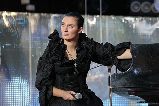 «Надеюсь, это не смертельно, и я выкарабкаюсь»: Елена Ваенга снова отменила концерты из-за болезни