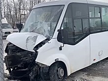 В Иркутске шесть человек пострадали при столкновении автобуса со столбом