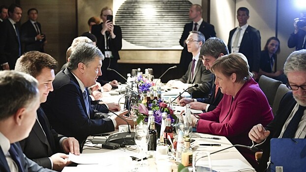 Порошенко и Меркель обсуждают Россию в Мюнхене