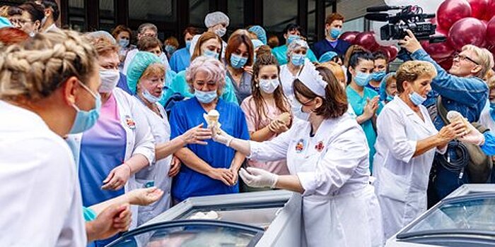 Благотворительное мероприятие "ГУМ-Мороженое медикам!" прошло в столице