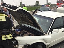 Под Калугой "Ауди" врезалась в отбойник