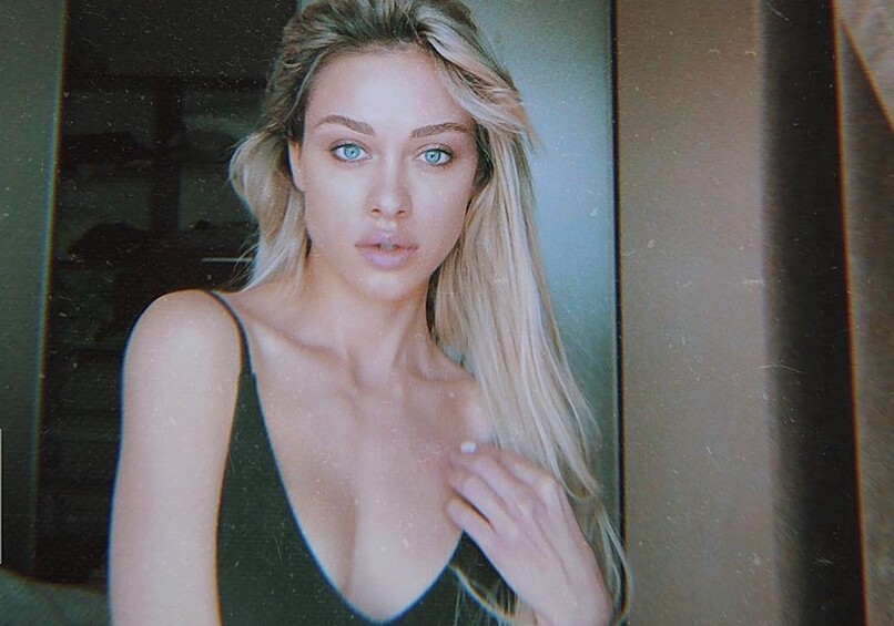 Актриса периодически обновляет свой Instagram-аккаунт эффектными фотографиями. У нее более 400 тысяч подписчиков. Недавно Юлия сменила стиль и прекратилась из брюнетки в блондинку. 