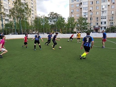 Выходи, поиграем! В Кунцеве провели турнир «Легенды дворового футбола»