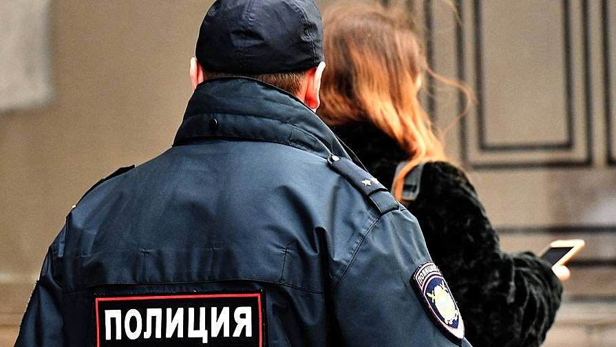 Москвичка избила и покусала полицейского при исполнении