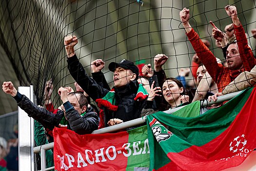 «Зенит» — «Локомотив», фанатов «Локо» увезли со стадиона под конвоем — что произошло