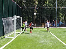 На новом стадионе в Зюзине состоялась первая игра по футболу