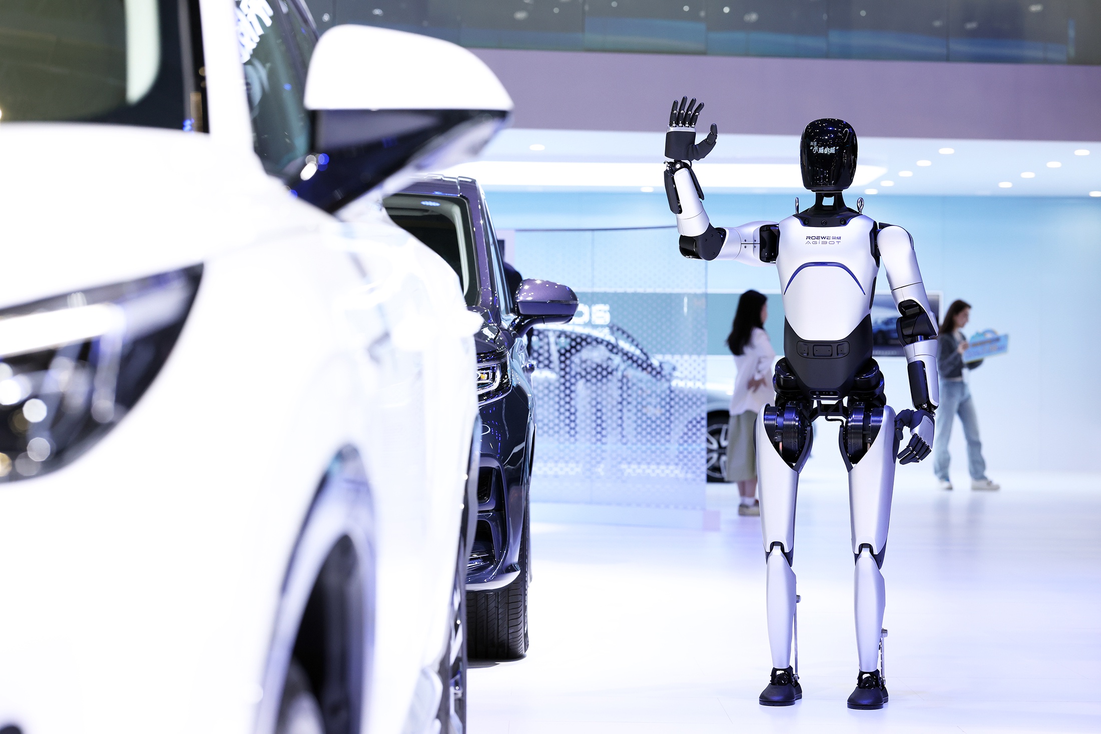 Китайский робот-гуманоид установил рекорд, пройдя 100 километров за три дня