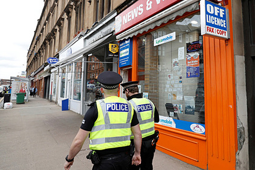 Трех человек облили токсичным веществом в Британии