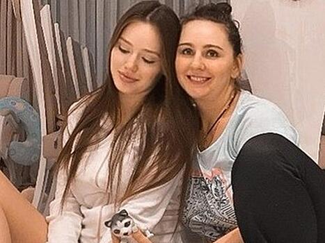 Мама Анастасии Костенко резко высказалась о хейтерах дочери