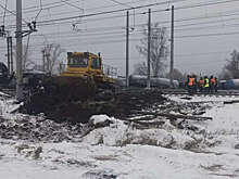 Куйбышевская ЖД: 300 рабочих ликвидируют последствия схода цистерн