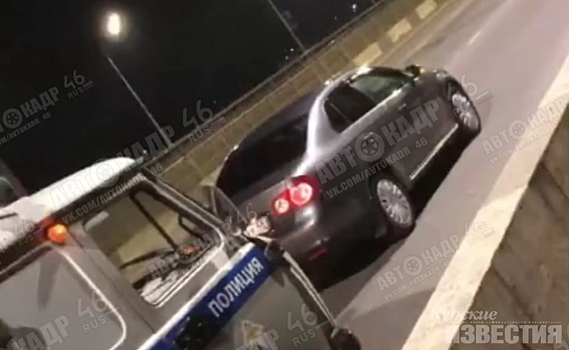 Куряне бросились спасать девушку, которая курила на Кировском мосту