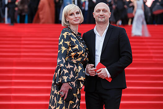 Жена Гоши Куценко впервые вышла в свет после родов