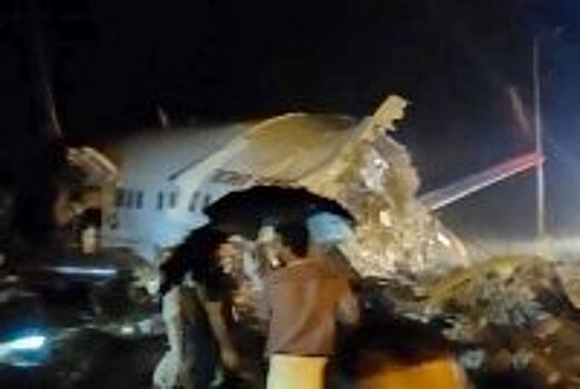 Число жертв авиакатастрофы в Индии выросло до 16 человек