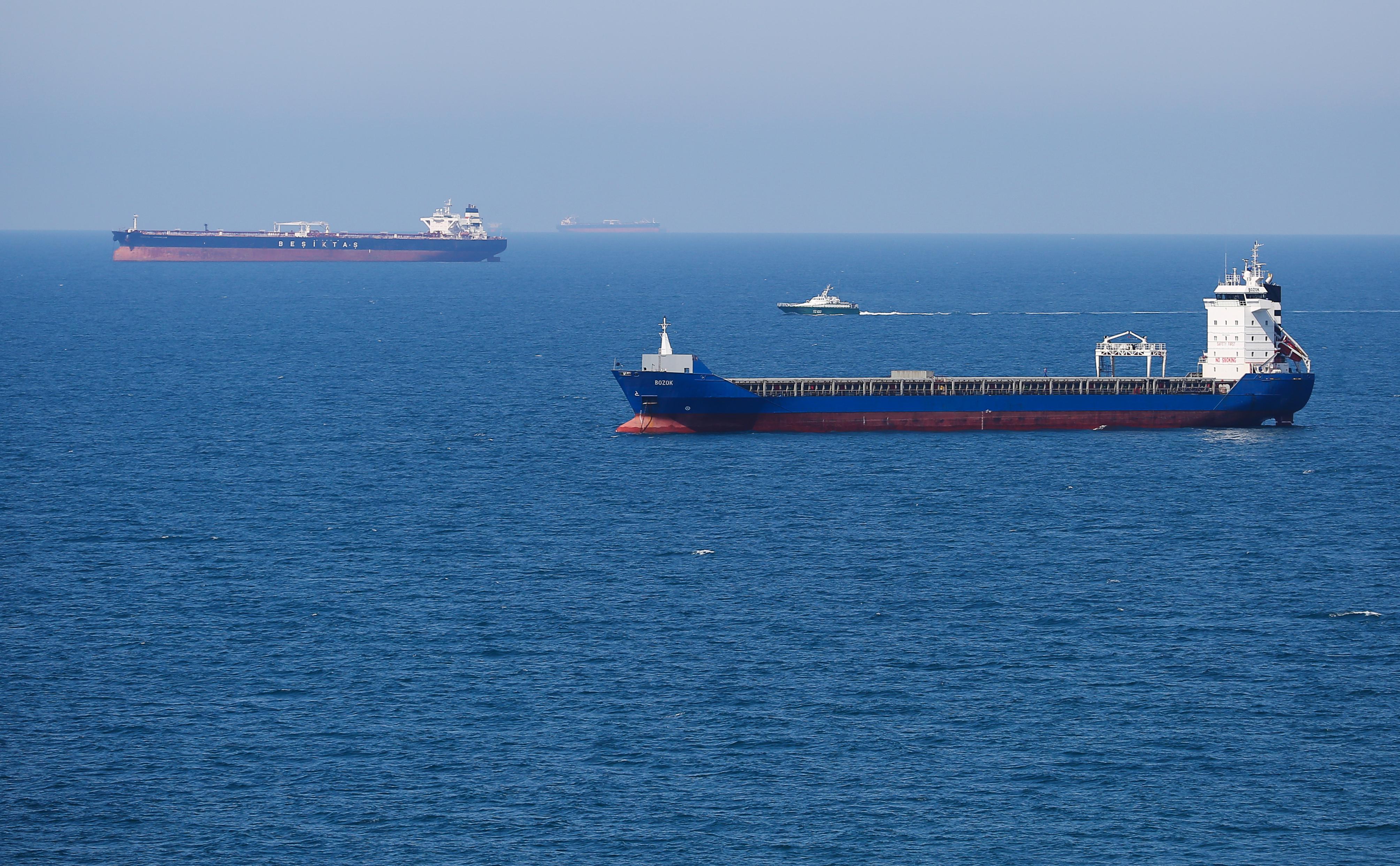 WSJ: экспорт российской нефти морским путем упал в декабре на 22%