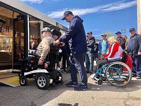 Инвалиды-колясочники открыли сезон инструктажей для персонала красноярских автобусов