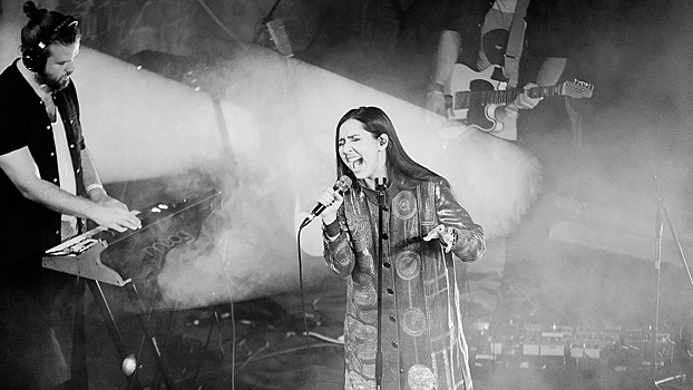 От крестьянки до космонавтки: певица Manizha объяснила смысл своей песни для «Евровидения»