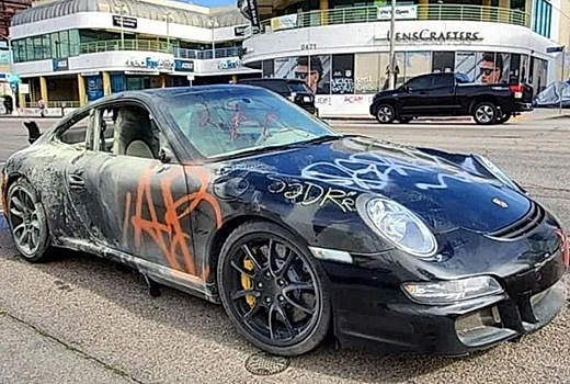 Видео: в США мародеры обезобразили редкий суперкар Porsche