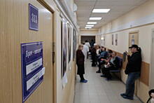 Жители Пскова начали спать у больницы, чтобы попасть к стоматологу