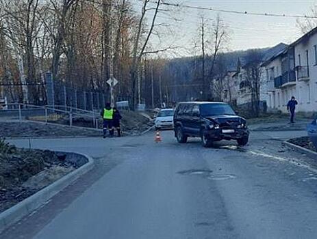 В Жигулевске водитель внедорожника въехал на перекрестке в бок Hyundai, пострадала женщина