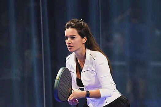 Телеведущая Ксения Бородина снялась в теннисной мини-юбке на турнире