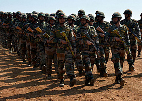 Четыре человека погибли в результате нападения террористов на армейский конвой в Индии