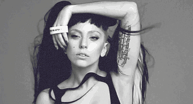 Леди Гага стала брюнеткой