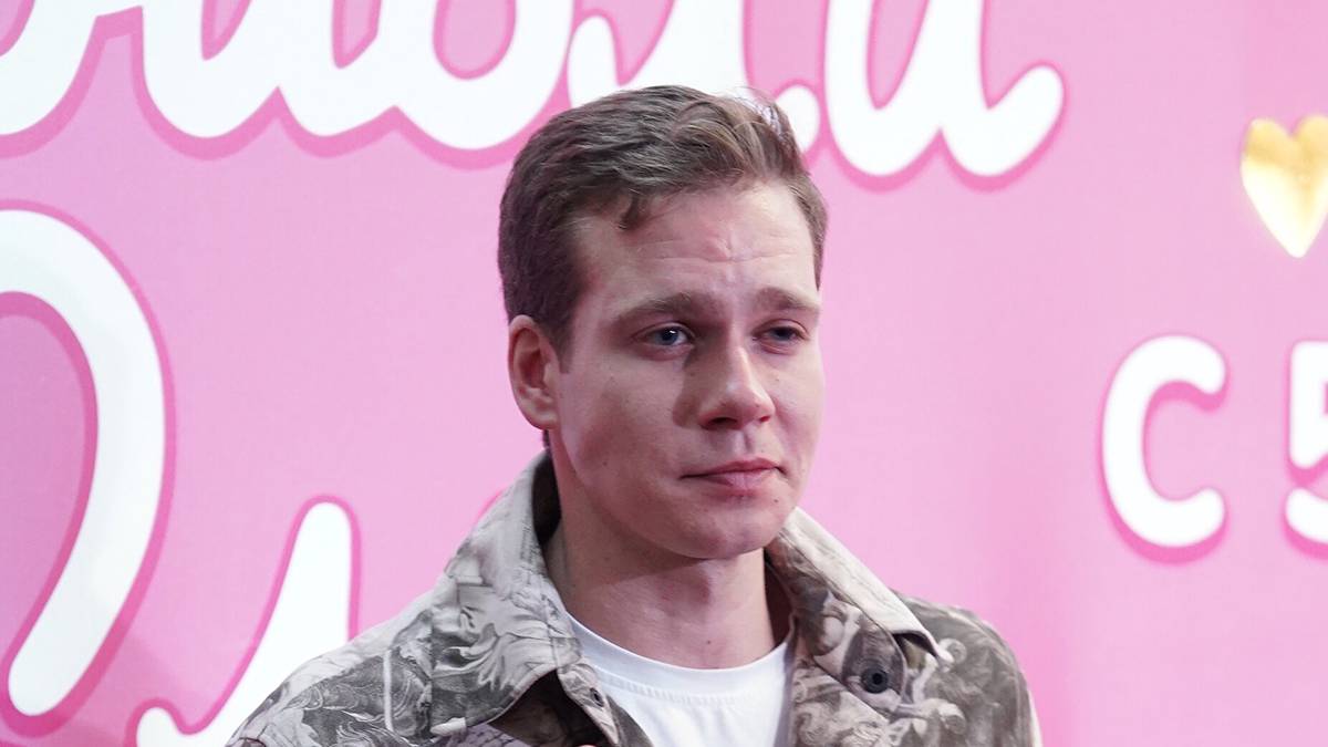 СМИ: Актер Кузьма Сапрыкин устроил дебош на съемочной площадке в Минске