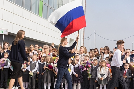Зачем школьницам платить за беременность: разбираем региональный тренд