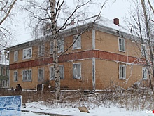 Жильцам деревяшки в Соломбале, где горячая вода хлещет под дом, УК предложила «набраться терпения»