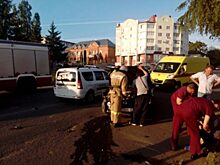 В Ливнах «Фольксваген» догнал и впечатал «Приору» в столб