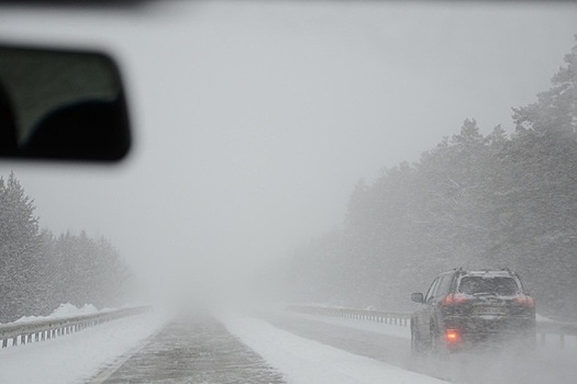 В Екатеринбурге грузовики попали в пробки из-за гололеда на дорогах