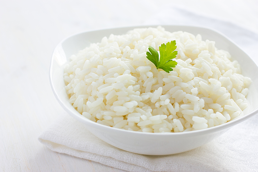 Рис. В блюдах из риса, оставленных после приготовления при комнатной температуре, происходит размножение бациллы Bacillus cereus, и повторное кипячение блюда ее не разрушает. Она часто является причиной пищевых токсикоинфекций.