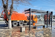 В Волгограде началась влажная уборка улиц