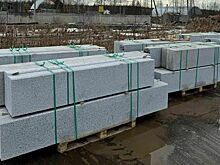 На Московской в районе набережной установят новые гранитные бордюры.