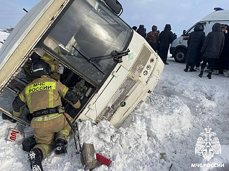 В Кузбассе опрокинулся пассажирский автобус