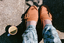 Российский стилист перечислила необходимую в гардеробе обувь на лето