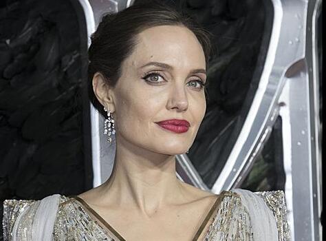 Источники утверждают, что Анджелина Джоли впала в "голодную депрессию"