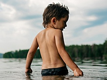 Безопасность на воде: как защищать детей круглый год