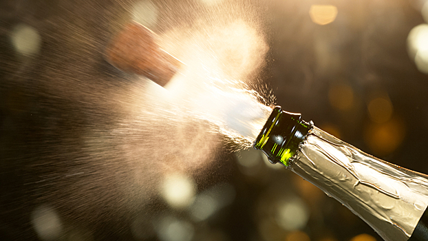 Что происходит, когда вылетает пробка шампанского? Ученые впервые смогли это объяснить